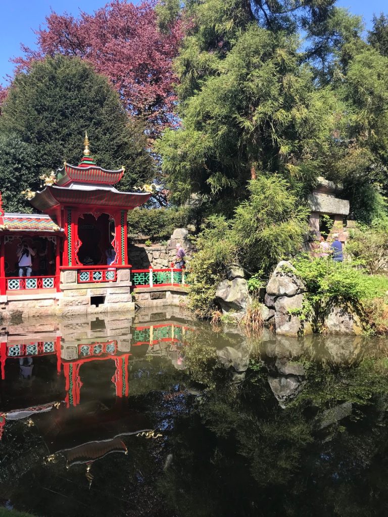 Chinese building overlooking a large pond
Day out at Biddulph grange